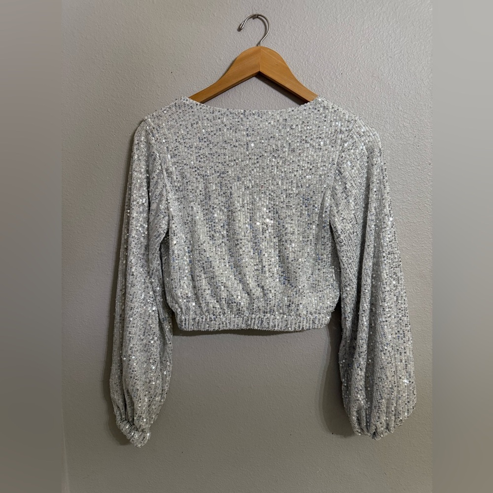 12th Tribe Sequined Wrap Lantern Sleeve Top Women’s Size Small Silver Sequins - Picture 3 of 4
